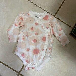 528. Mighty Goods Pink Floral Print Long Sleeve Shirt size 3 months